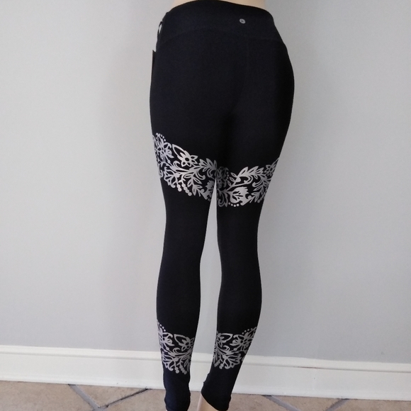 90 Degree by Reflex color contrast Design Leggings - Picture 13 of 14